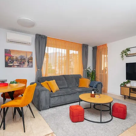 Apartman Spacious & Stylish 2bd Urban Retreat By Flat Manаger Szófia